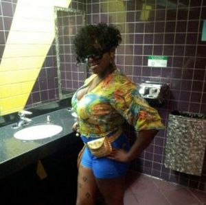 Meet your Posher, Lois